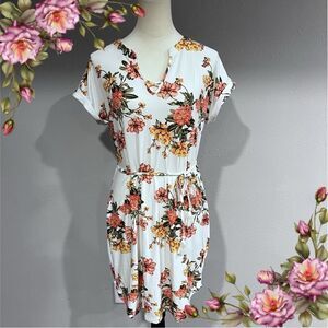 Floral short sleeve v-neck dress with belt